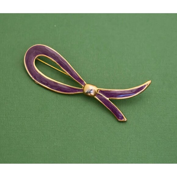 Vintage Minimalist Gold Tone Purple Ribbon Awareness Brooch K9 - Picture 1 of 2